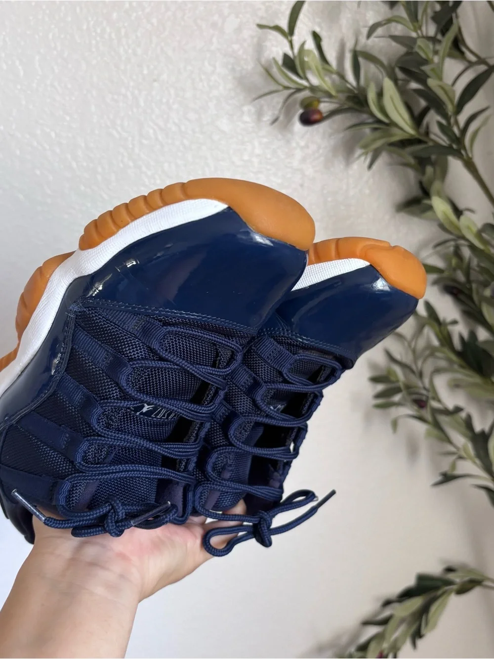 Nike Air Jordan 11 Retro Low Navy Gum sneakers 6 Youth